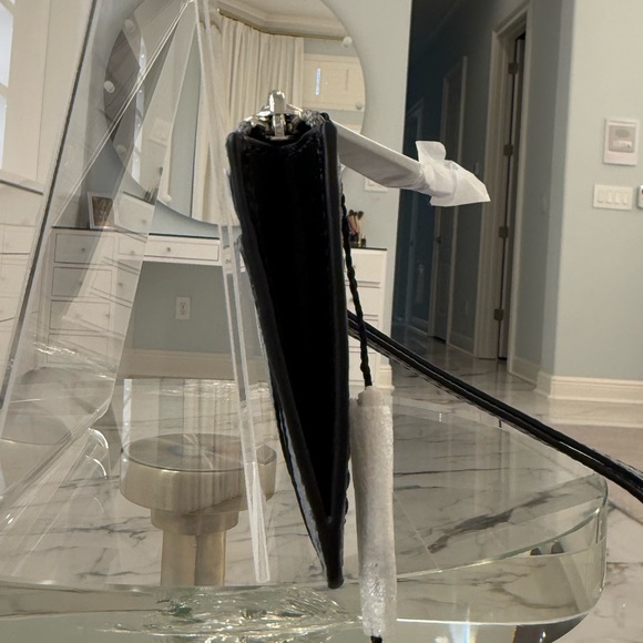 NWT Marc Jacobs Top Zip Leather Wristlet - Picture 2 of 3